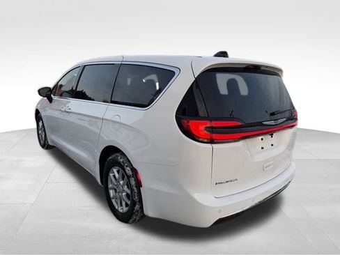 New 2026 Chrysler Pacifica Select image 10