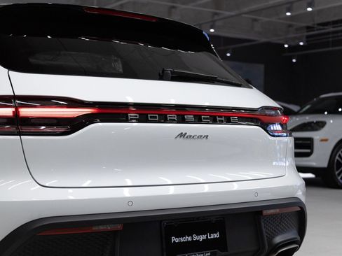 Certified 2026 Porsche Macan AWD/4WD image 32