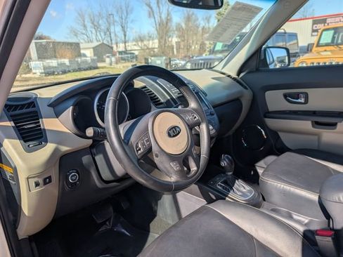 Used 2013 Kia Soul ! w/ Premium Pkg image 8