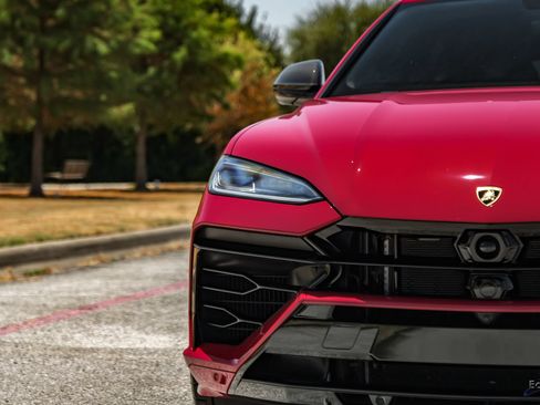 Used 2025 Lamborghini Urus SE AWD/4WD image 33