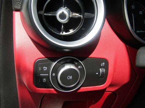 Used 2019 Alfa Romeo Stelvio Ti AWD/4WD image 23