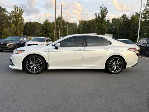 Used 2021 Toyota Camry XLE FWD image 6