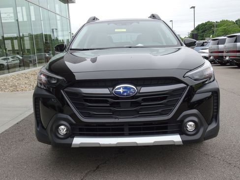 Used 2023 Subaru Outback Limited AWD/4WD image 7