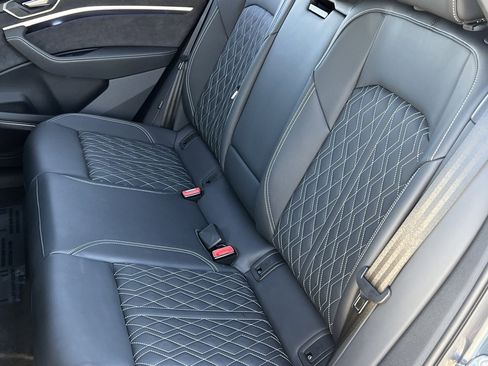 Used 2024 Audi Q8 e-tron Prestige image 18