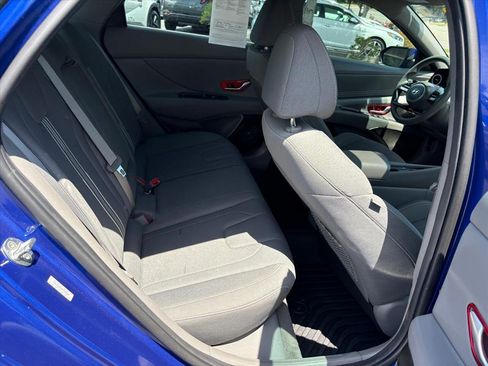 Used 2022 Hyundai Elantra SEL w/ Convenience + Premium Package FWD image 18