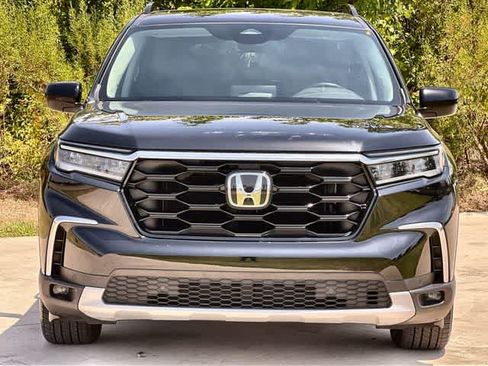 Used 2025 Honda Pilot Touring image 7