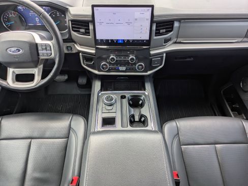 Used 2022 Ford Expedition Max XLT image 11