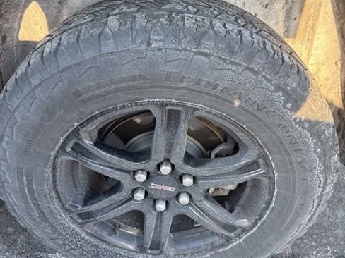 Used 2022 GMC Acadia AT4 w/ Technology Package image 3