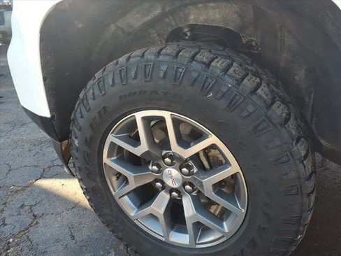 Certified 2022 GMC Canyon AT4 w/ Trailering Package image 9