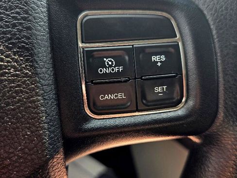 Used 2013 Dodge Grand Caravan SXT image 17