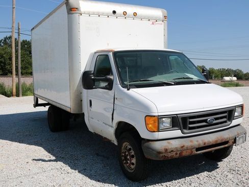 Used 2004 Ford E-350 and Econoline 350 Super Duty image 14