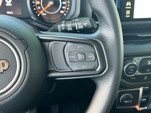 Used 2025 Jeep Wrangler Sport image 41