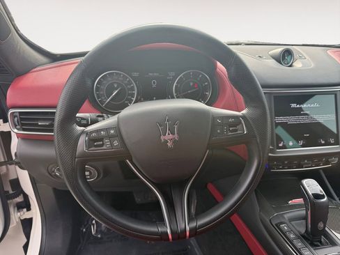 Used 2022 Maserati Levante Modena image 17