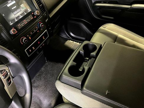 Used 2021 Nissan Titan S w/ S Utility Package image 18