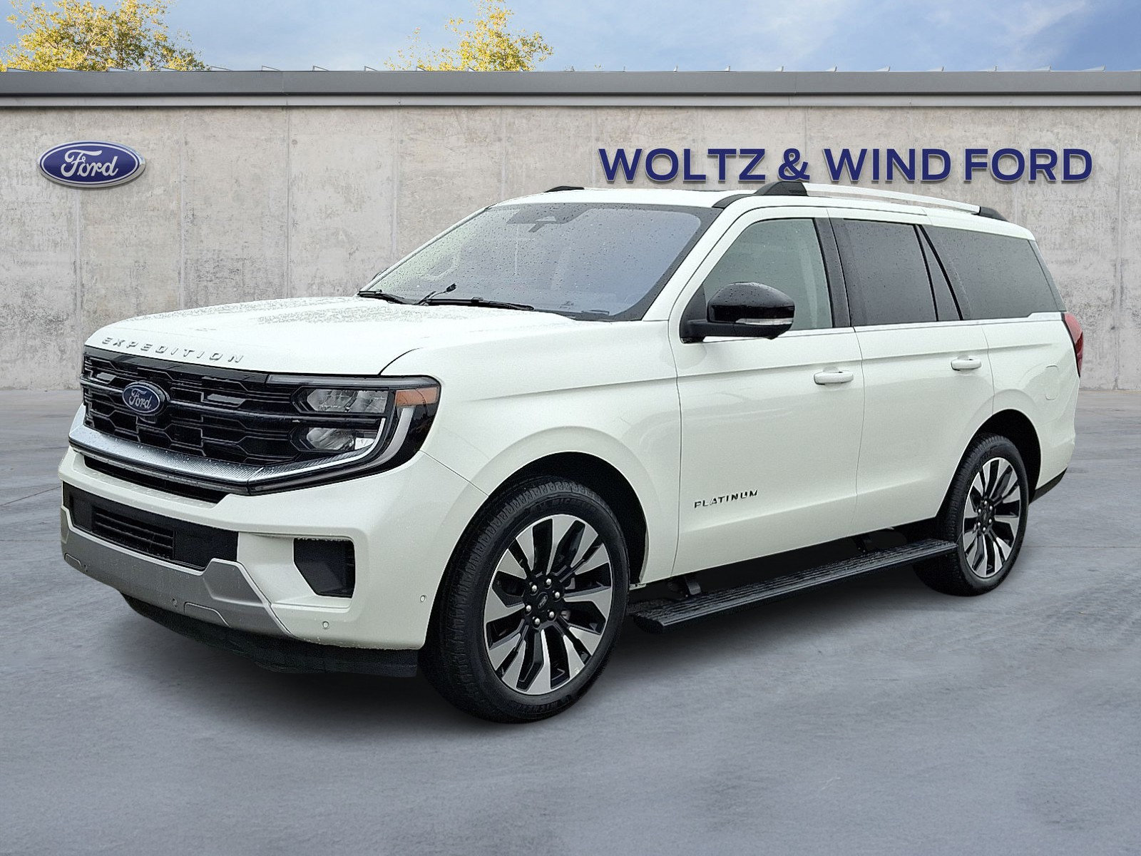 Used 2025 Ford Expedition Platinum w/ Driver's Package AWD/4WD image 3