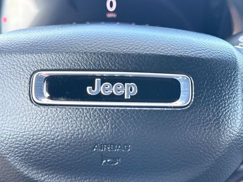 Used 2025 Jeep Grand Cherokee Limited w/ Luxury Tech Group II AWD/4WD image 27
