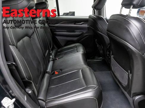 Used 2023 Jeep Grand Cherokee Limited w/ Black Appearance Package AWD/4WD image 25
