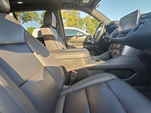 Used 2023 Chevrolet Tahoe Z71 w/ Luxury Package AWD/4WD image 4