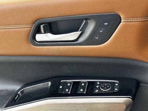 Used 2023 Nissan Pathfinder Platinum image 26