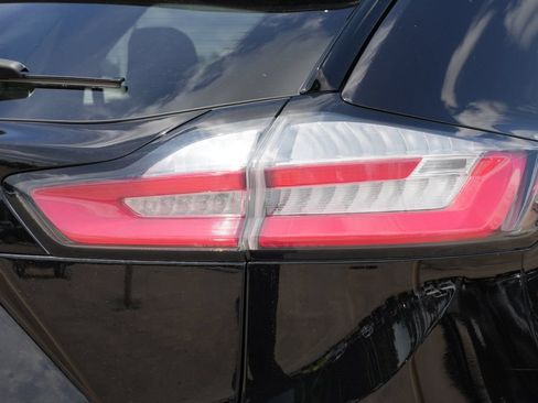 Used 2021 Ford Edge SE FWD image 19
