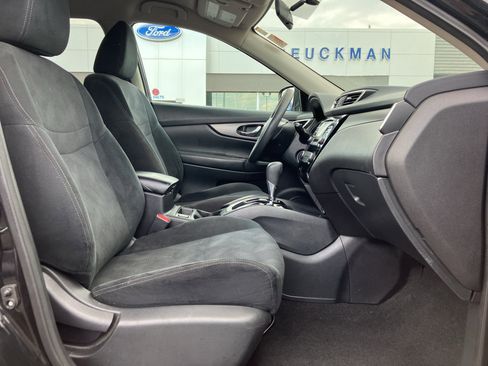 Used 2016 Nissan Rogue SV FWD image 28
