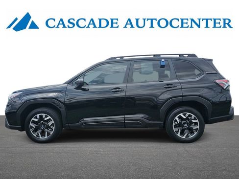 Used 2025 Subaru Forester Premium AWD/4WD image 2