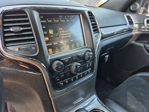 Used 2017 Jeep Grand Cherokee Trailhawk w/ Trailhawk Luxury Group AWD/4WD image 11