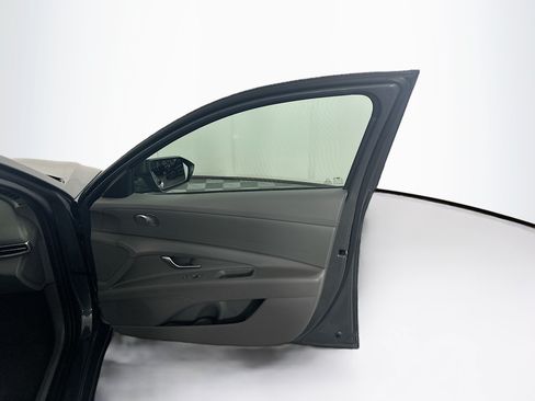 Used 2024 Hyundai Elantra SEL FWD image 31