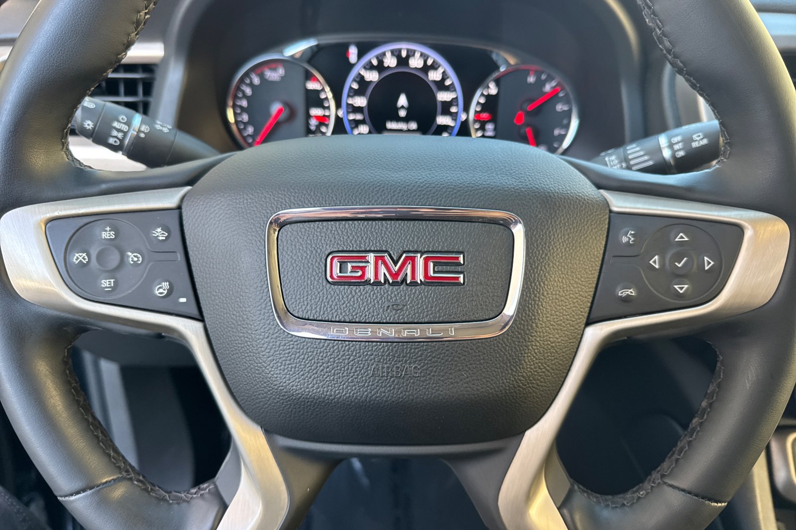 Used 2023 GMC Acadia Denali FWD image 28