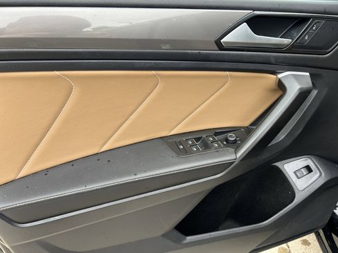 Certified 2024 Volkswagen Tiguan SE w/ Panoramic Sunroof Package FWD image 13