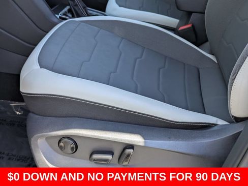 Used 2025 Volkswagen Taos SE AWD/4WD image 15