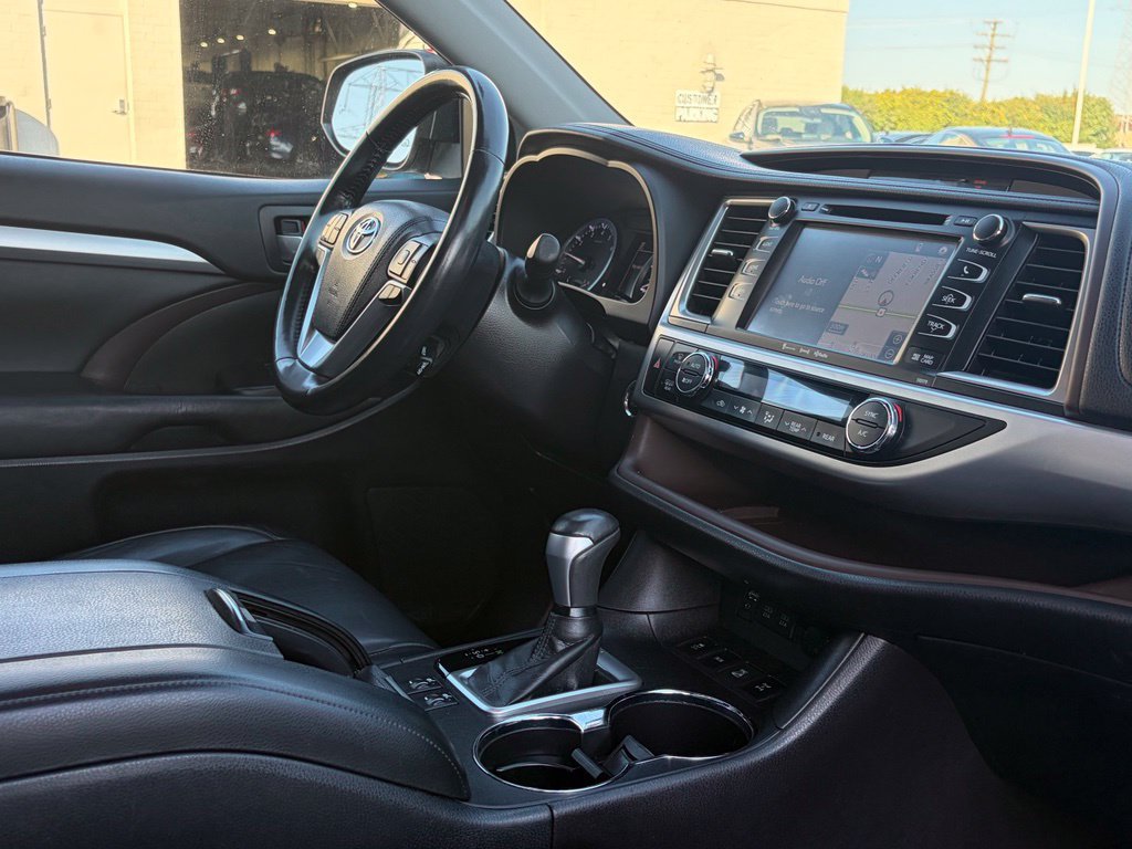 Used 2018 Toyota Highlander XLE w/ Protection Package #3 AWD/4WD image 18