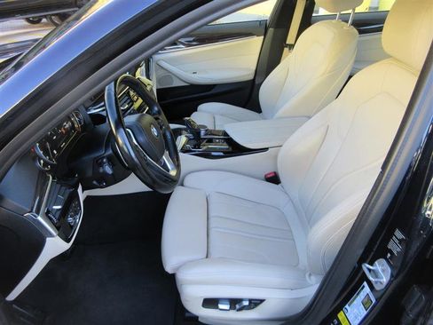 Used 2019 BMW 530i xDrive image 15