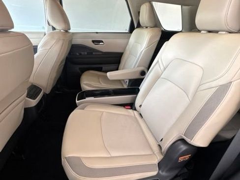 Certified 2024 Nissan Pathfinder SL w/ SL Premium Package FWD image 25