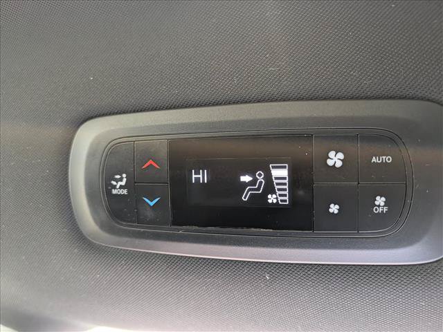Used 2020 Chrysler Pacifica Touring w/ S Appearance Package FWD image 16