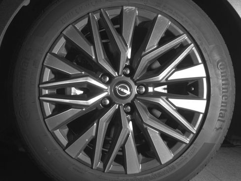 Used 2025 Nissan Altima 2.5 SV FWD image 12