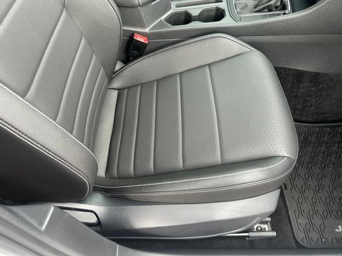 Used 2024 Volkswagen Jetta SE w/ Panoramic Sunroof Package FWD image 41
