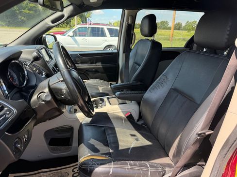 Used 2019 Dodge Grand Caravan SXT FWD image 11