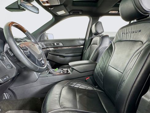 Used 2017 Ford Explorer Platinum image 11