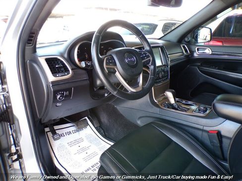 Used 2017 Jeep Grand Cherokee Limited AWD/4WD image 15