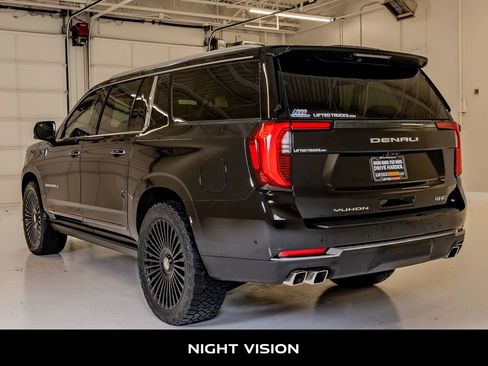 Used 2025 GMC Yukon XL Denali Ultimate AWD/4WD image 7