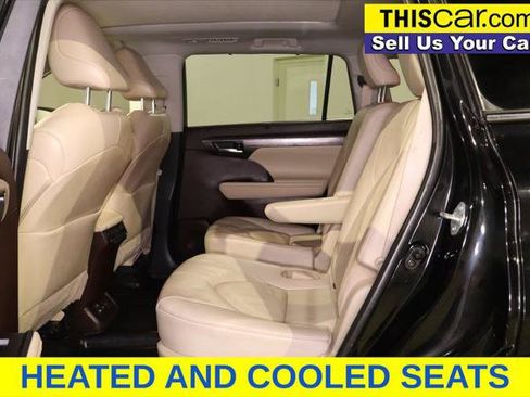 Used 2021 Toyota Highlander Platinum FWD image 12