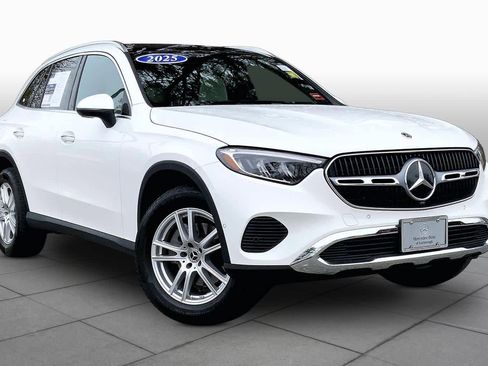 Used 2025 Mercedes-Benz GLC 300 4MATIC image 3