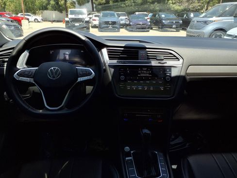 Certified 2024 Volkswagen Tiguan SE w/ Panoramic Sunroof Package FWD image 22