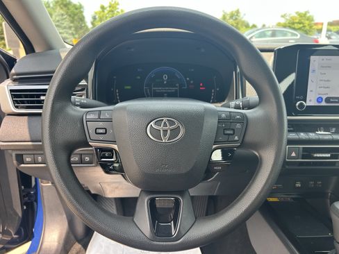 Used 2025 Toyota Camry LE FWD image 22