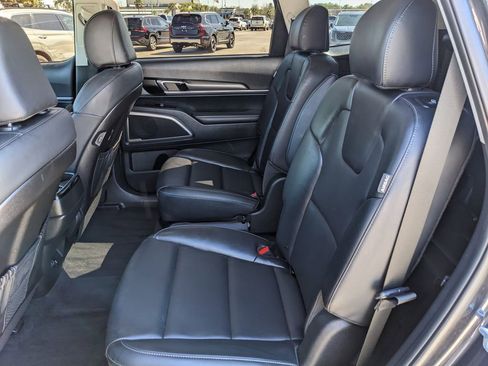 Used 2025 Kia Telluride S AWD/4WD image 17