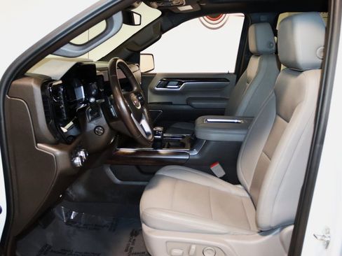 Used 2022 GMC Sierra 1500 SLT w/ SLT Convenience Package image 34