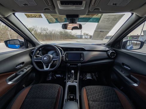 Used 2021 Nissan Kicks SR image 16