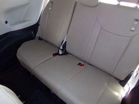 Used 2024 Toyota Sienna XLE image 66