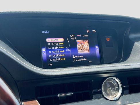 Used 2016 Lexus ES 350 w/ Premium Package w/Wood Trim FWD image 14